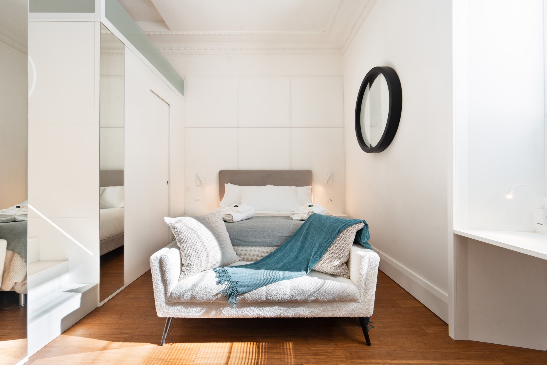 _nf-LeisureDomus_23_M1_Letto_vista con panca.jpg