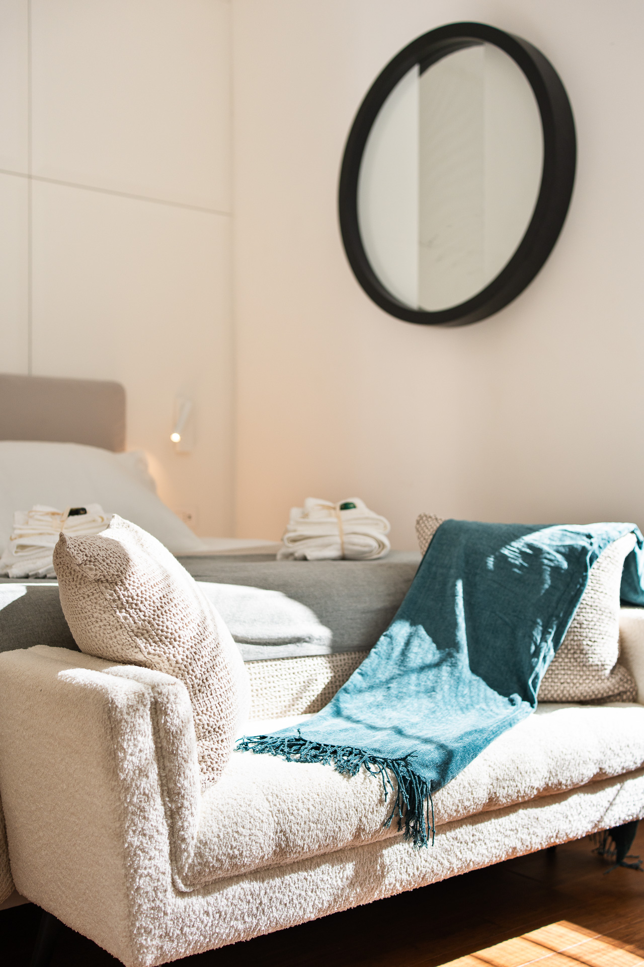 _nf-LeisureDomus_24_M1_Letto_vista con panca laterale.jpg