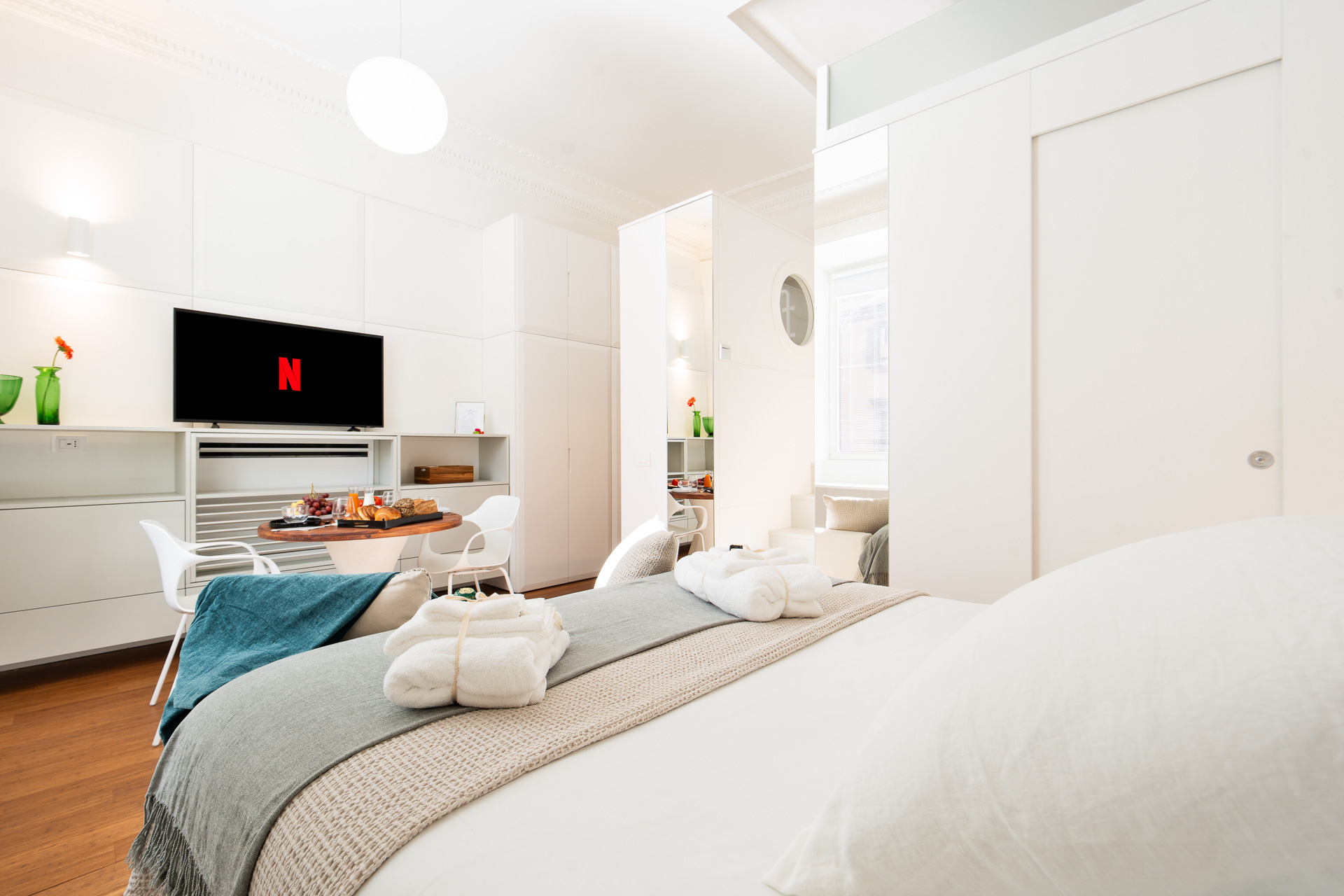 _nf-LeisureDomus_26_M1_Letto_vista dal comodino.jpg