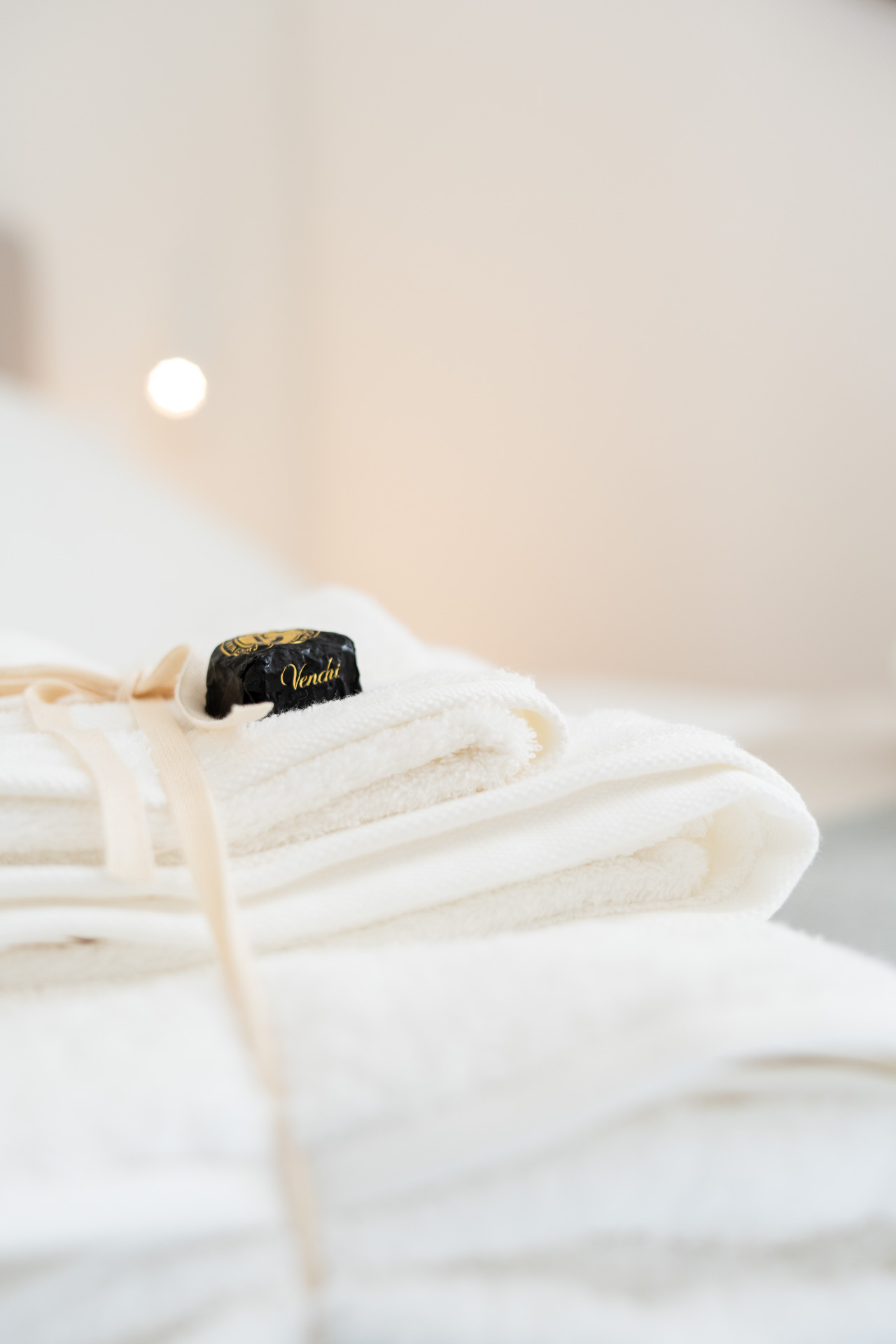 _nf-LeisureDomus_27_M1_Letto_con dettaglio asciugamani.jpg