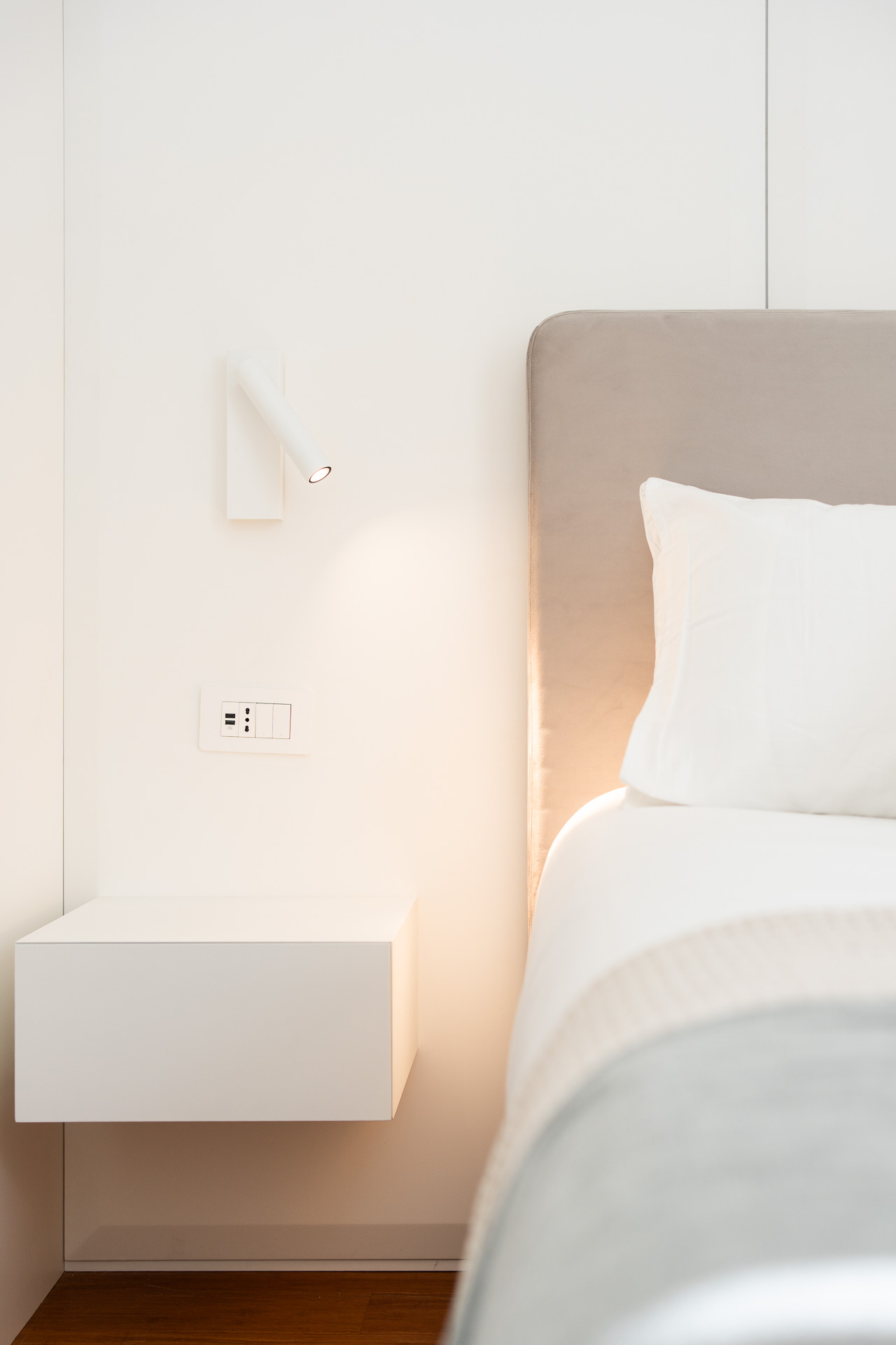 _nf-LeisureDomus_28_M1_Letto_dettaglio comodino.jpg