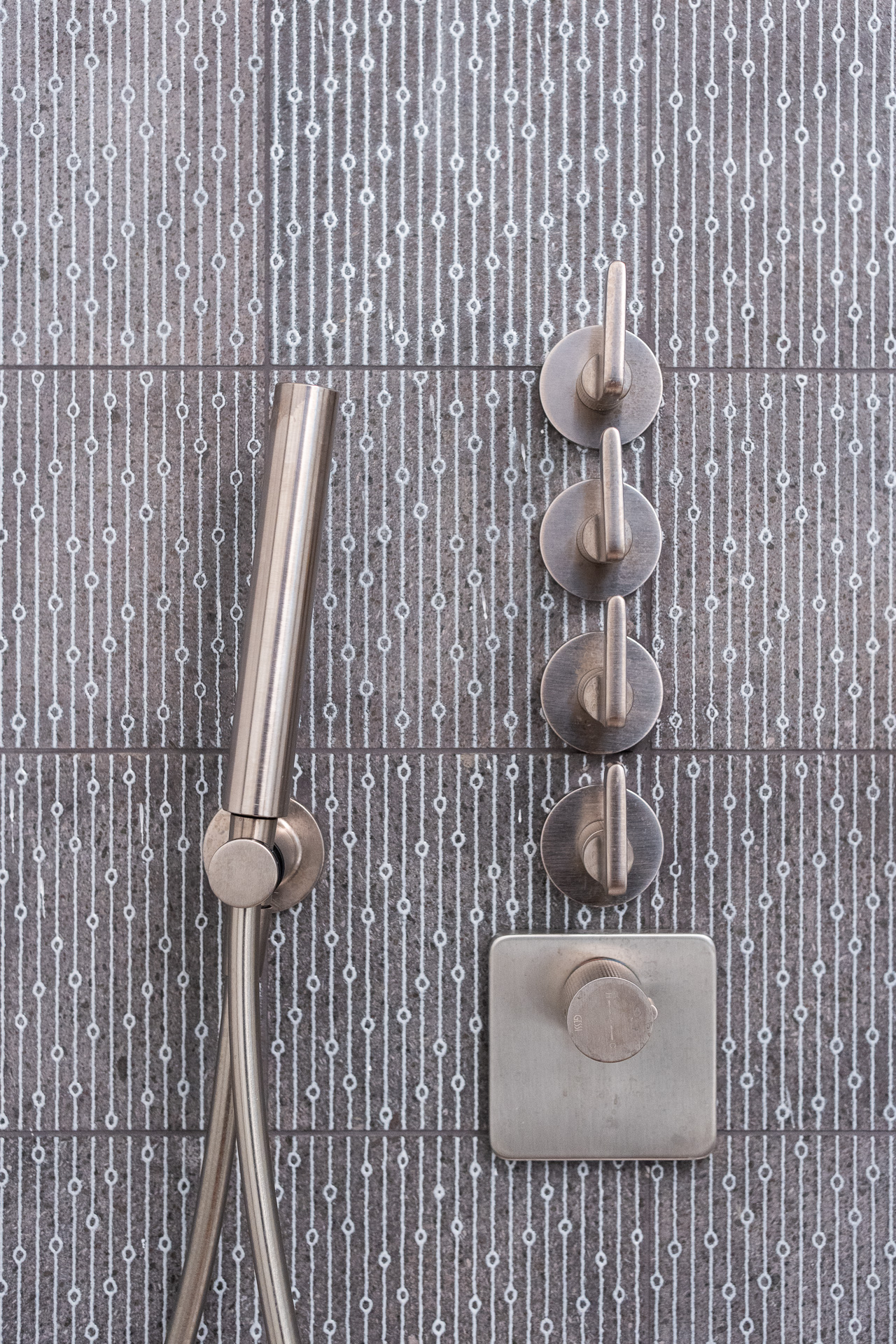 _nf-LeisureDomus_40_M1_Bagno_dettaglio comandi doccia wellness.jpg