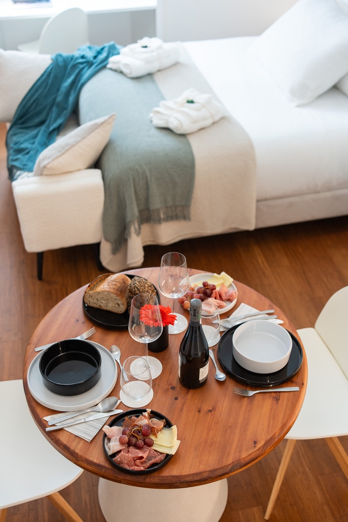 _nf-LeisureDomus_62_M2_Tavolo da alto con letto.jpg