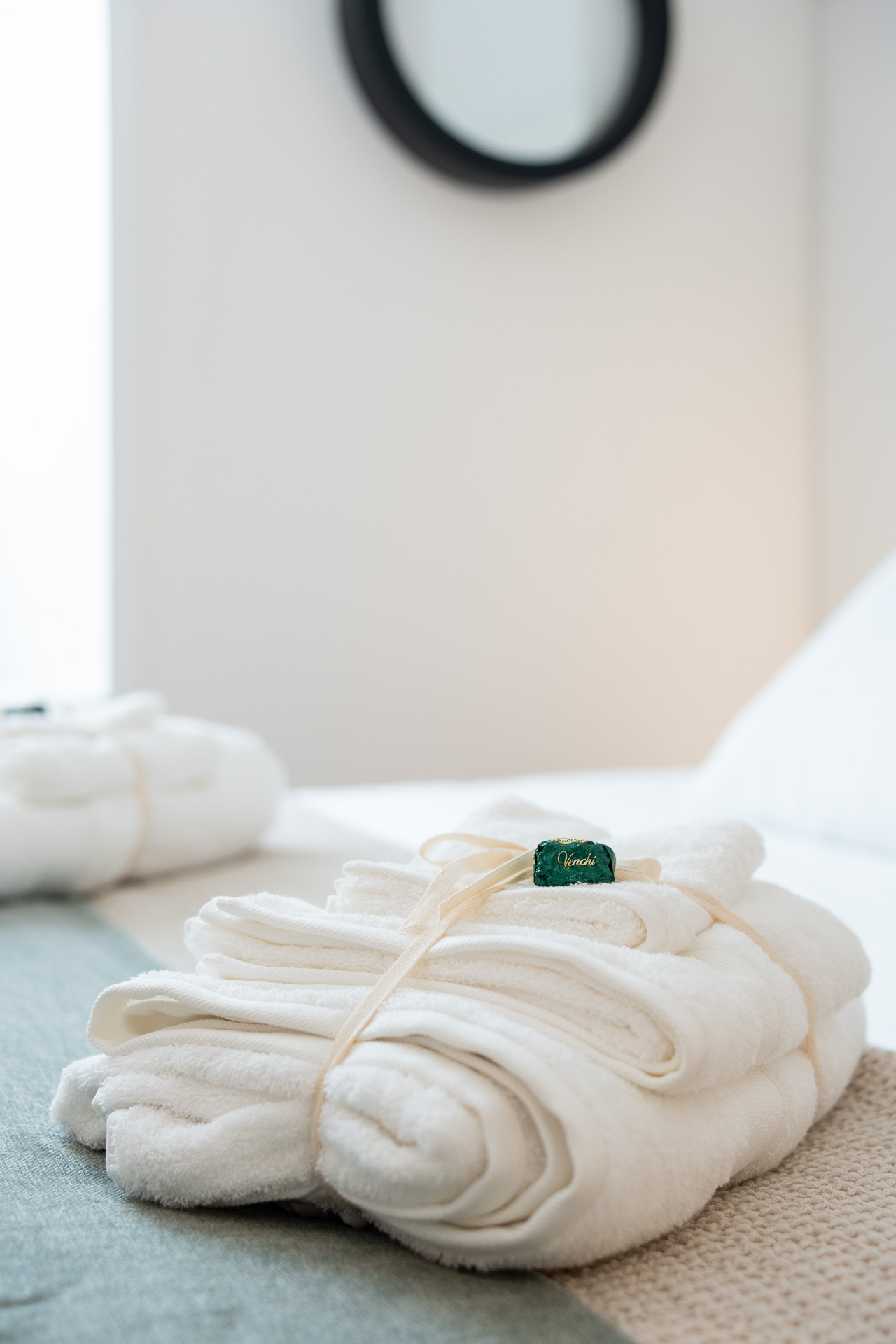 _nf-LeisureDomus_69_M2_Letto_dettaglio asciugamani.jpg