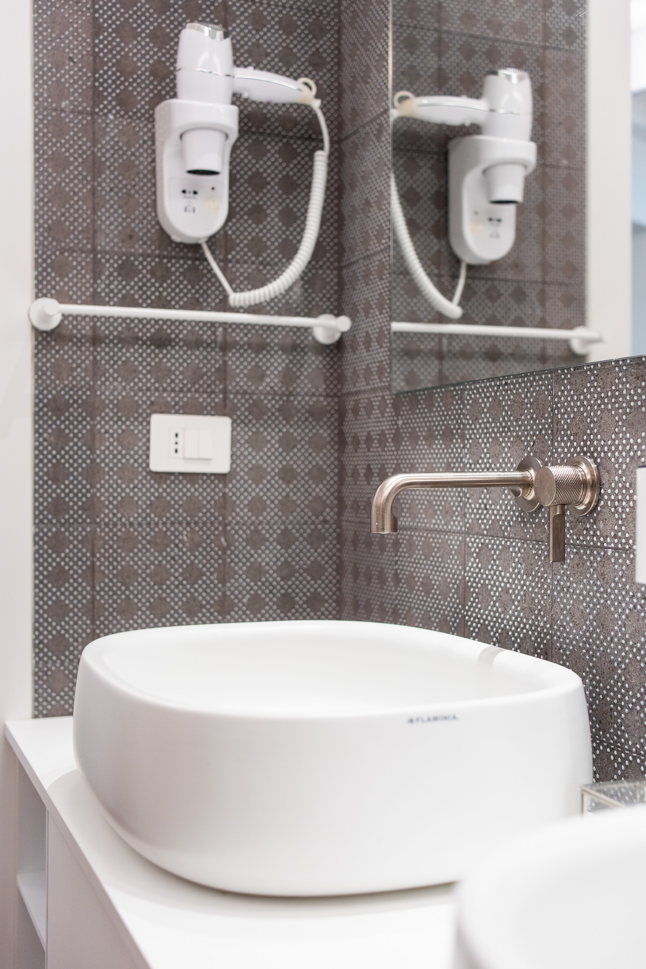 _nf-LeisureDomus_79_M2_Bagno dettaglio asciugacapelli.jpg